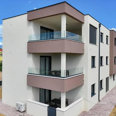 3 Bedroom Lovely In *