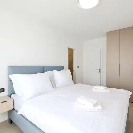 Apartament In With Wifi *