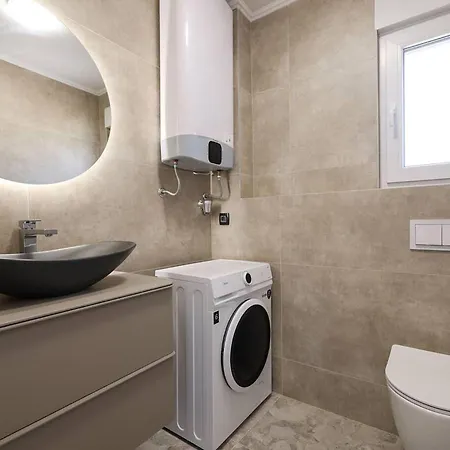 3 Bedroom Lovely In 아파트 *