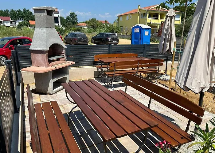 Apartament In With Wifi Privlaka (Zadar)