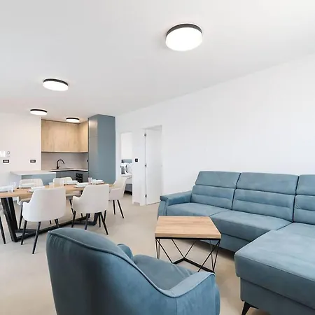 3 Bedroom Lovely In דירה